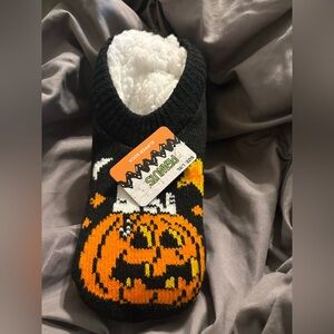 Peanuts Black and Yellow Slipper Socks NWT